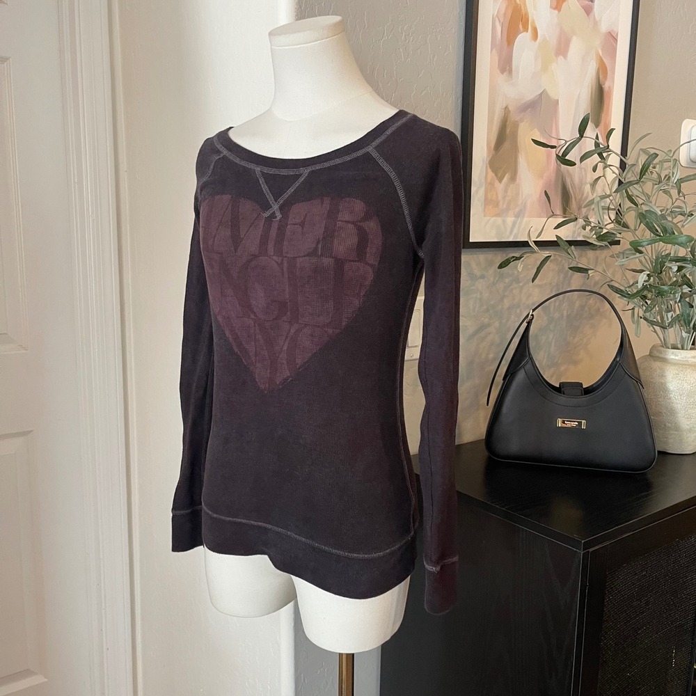 American Eagle Thermal Top Womens Medium Gray Plum Excellent Heart Graphic Y2K
